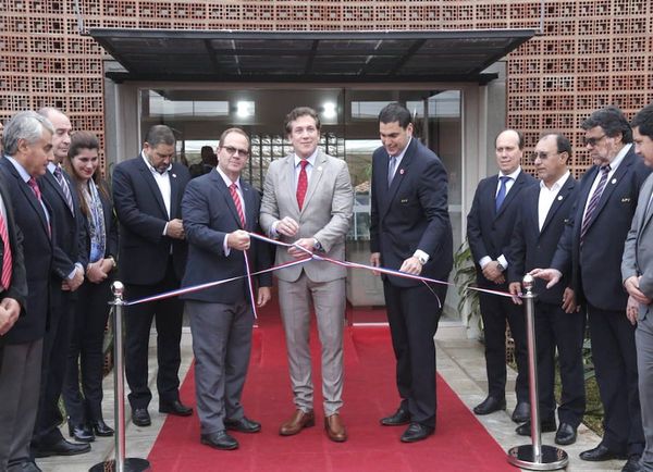 APF inauguró complejo deportivo