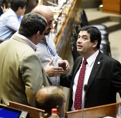 Velázquez sigue aportando a la caja parlamentaria - Edicion Impresa - ABC Color