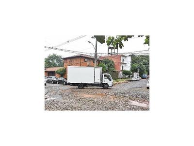 Desvío por obra de hormigón destrozó calle Pastor Filártiga