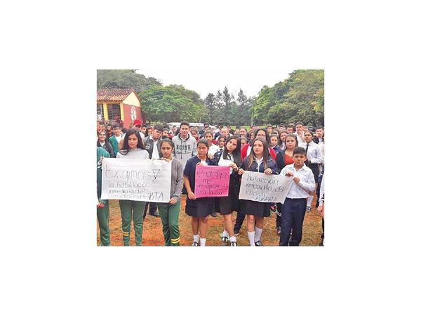 Estudiantes de Choré exigen al Ministerio reparación de 6 aulas