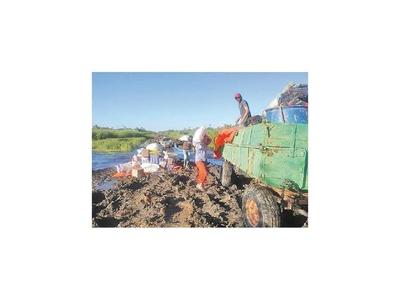 En medio del peligro se transportan víveres    al Chaco