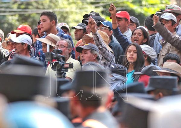 Fincas de campesinos en riesgo por deudas judicializadas