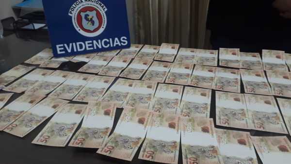 Detienen a hombre con más de 4.000 reales falsos
