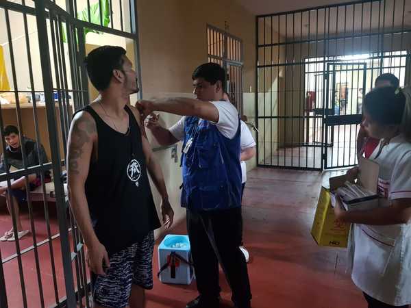 Ministerio de Salud aplica 440 dosis antigripales en Penitenciaría de Oviedo | .::Agencia IP::.