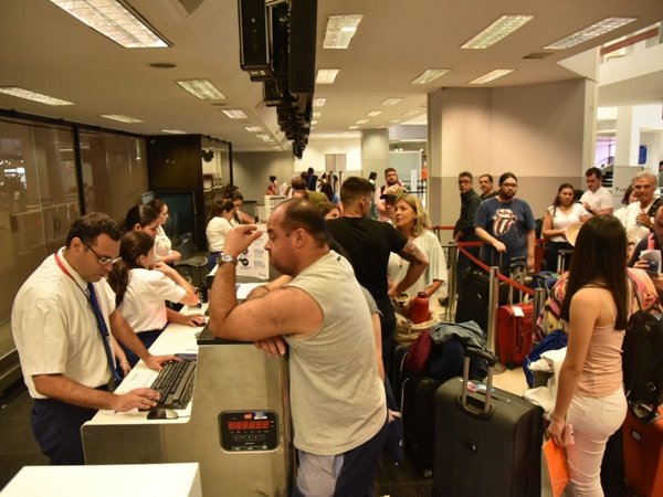 Suspenden vuelos a Argentina por huelga general