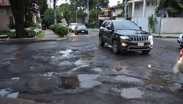 Zona "top" de Asunción está minada de baches