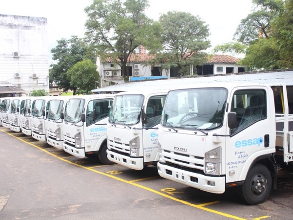 ESSAP adquiere diez camiones para atender reclamos - Radio 1000 AM