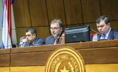 HOY / Gobierno promete US$ 1.400  millones para hacer frente a   recesión, plan va al Congreso