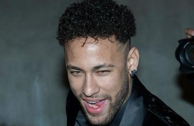 El último capricho de Neymar: se compró un helicóptero con el que llegó a la concentración de Brasil - C9N