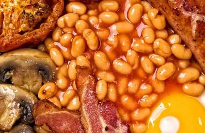 La pizza al estilo 'desayuno inglés' que no todos se atreven a probar - C9N
