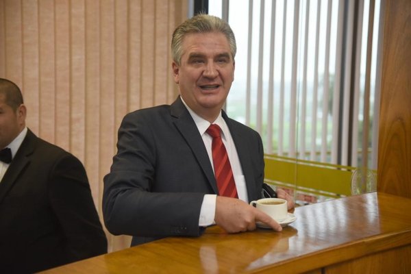 Bacchetta pide renuncia del titular del IPS