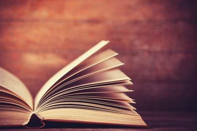 Más de 60 libros en varios idiomas