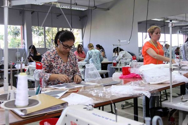 Mediante acuerdo buscan fortalecer industria maquiladora y textil