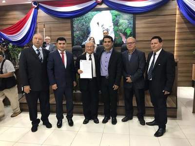 Exintendente Reinerio Santacruz, distinguido como ciudadano ilustre