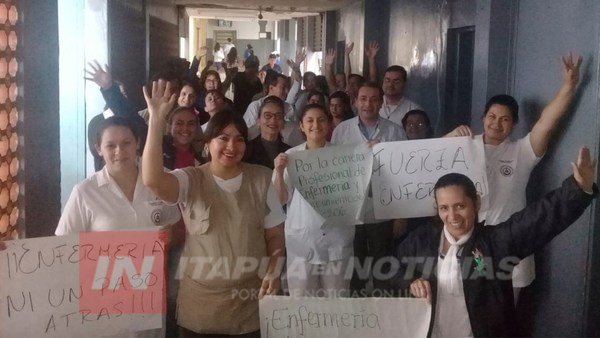MOVILIZACIÓN DE PROFESIONALES DE ENFERMERÍA EN ENCARNACIÓN..