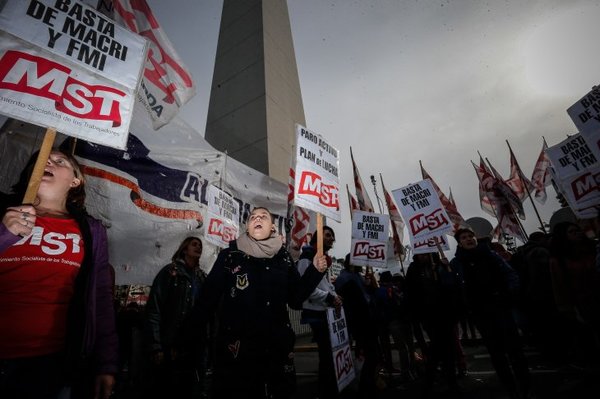 MUNDO | Macri afronta quinta huelga con una economía en recesión y en año electoral