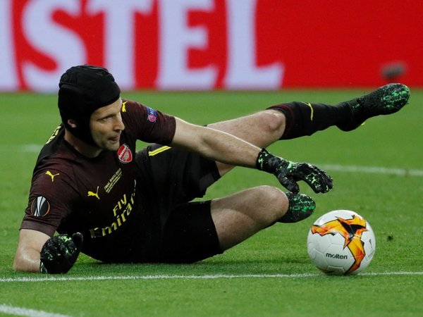 Petr Cech 'cuelga el casco' tras una amarga goleada en la final de Bakú