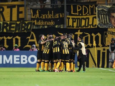 Peñarol elimina al Cali y se matricula en octavos