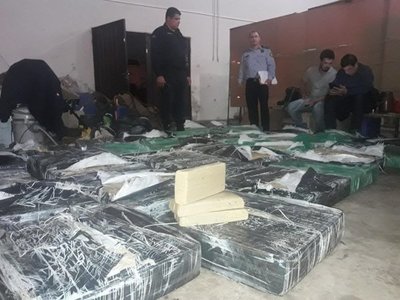 Hallan casi una tonelada de marihuana en un baldío - Nacionales - ABC Color