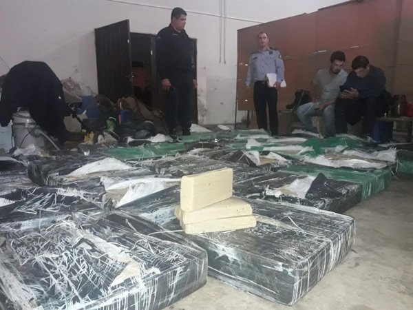 Hallan casi una tonelada de marihuana en un baldío - Nacionales - ABC Color