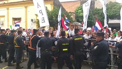 Incidentes en movilización de enfermeras - Nacionales - ABC Color
