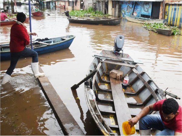 La odisea de sobrevivir en medio de las aguas en la zona de Piquete Cué
