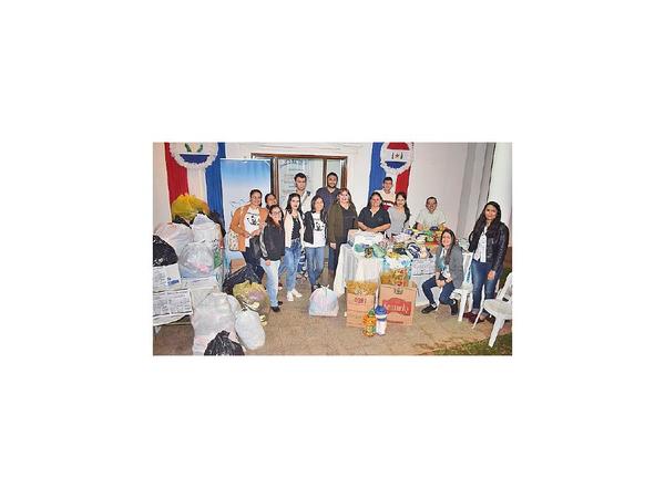 Universitarios colectan víveres
