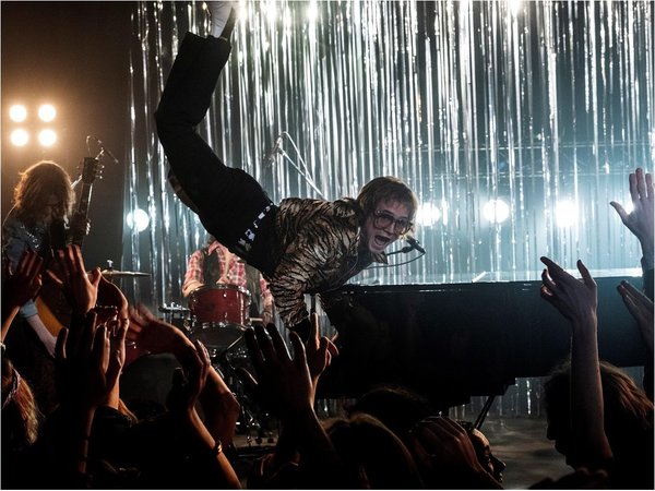 Interpretar a Elton John fue genial, afirma Taron Egerton