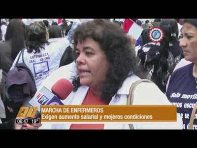 Enfermeros se movilizaron por mejores condiciones laborales