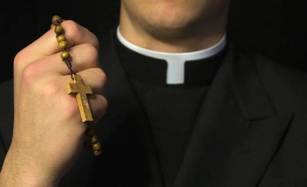 HOY / ¿Curas casados en la Iglesia?: El celibato "inevitablemente" terminará siendo suprimido, afirma exsacerdote