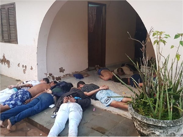 Detienen a 13 personas con drogas y armamentos en Capitán Bado
