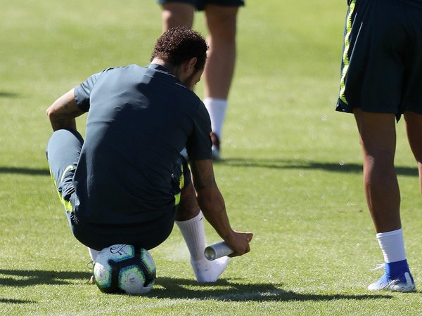 El juvenil que le hizo un caño a Neymar abandona concentración