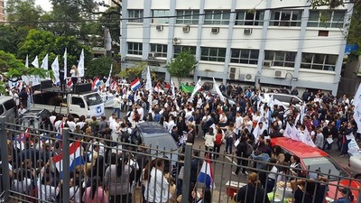 Enfermeras se manifestaron contra la desprecarización - ADN Paraguayo