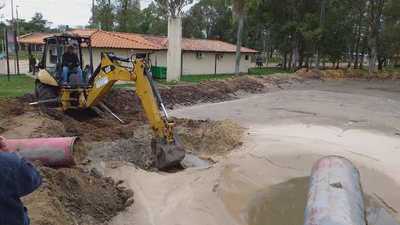 Continúan trabajos de dragado y refulado para reforzar muro de Pilar | .::Agencia IP::.
