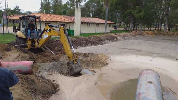 Continúan trabajos de dragado y refulado para reforzar muro de Pilar | .::Agencia IP::.