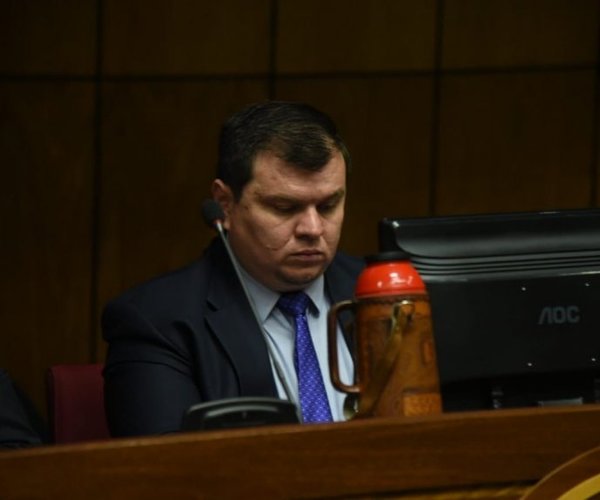 Licitación IPS: defensa de Amarilla desacredita a periodista y publicaciones - 730am - ABC Color