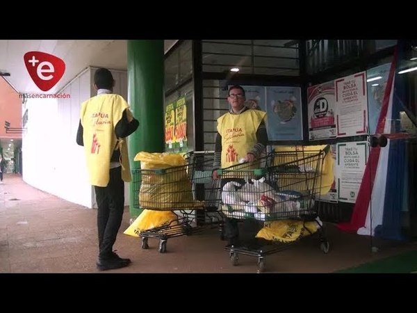 ITAPÚA SOLIDARIA: COLECTAN ALIMENTOS FRENTE A SUPERMERCADOS
