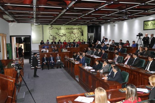 Debaten proyecto para agilizar trámites públicos y reducir el uso de papel » Ñanduti