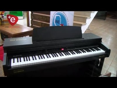 MINISTERIO DE EDUCACIÓN DONA PIANO A CAMBYRETÁ
