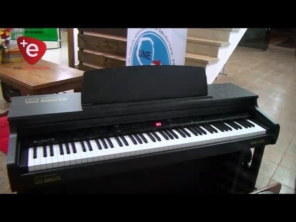 MINISTERIO DE EDUCACIÓN DONA PIANO A CAMBYRETÁ