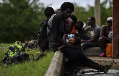 Migrantes desbordan frontera de Panamá tras cruzar el “infierno” de la selva