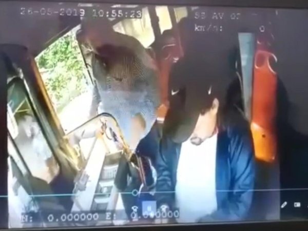 Maltrato es el pan de cada día, según chofer agredido