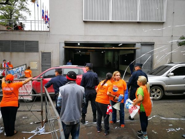 Huevazos por la expulsión de Dionisio Amarilla - Nacionales - ABC Color