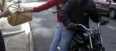 Docente fue asaltada por motochorros