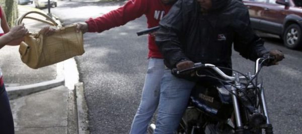 Docente fue asaltada por motochorros