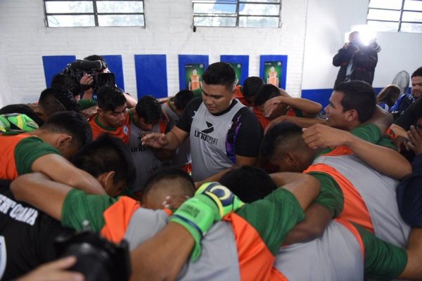 Acto religioso de los jugadores - Deportes - ABC Color