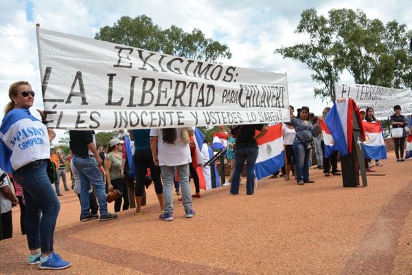 Manifestación en favor del periodista Chilavert - Nacionales - ABC Color