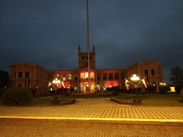 Luces naranja en solidaridad con pacientes que padecen Esclerosis Múltiple