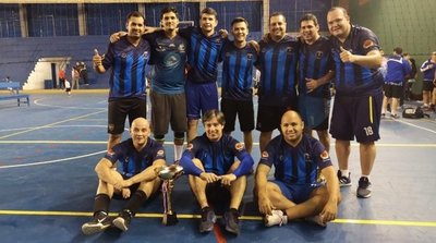 Apostólico San José festeja en vóley - Deportes - ABC Color