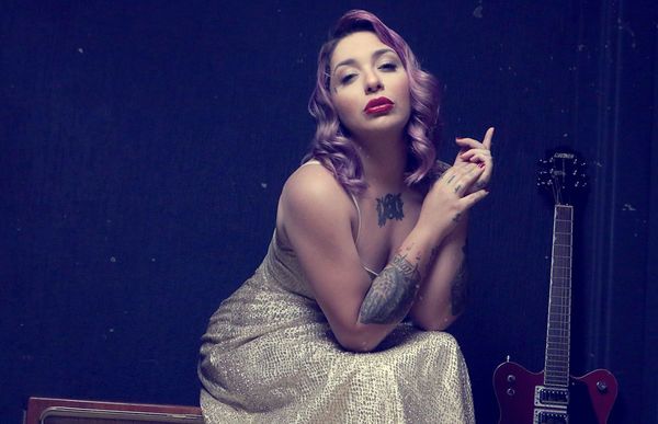 Andrea Valobra entrena videoclip de “Poco a poco”